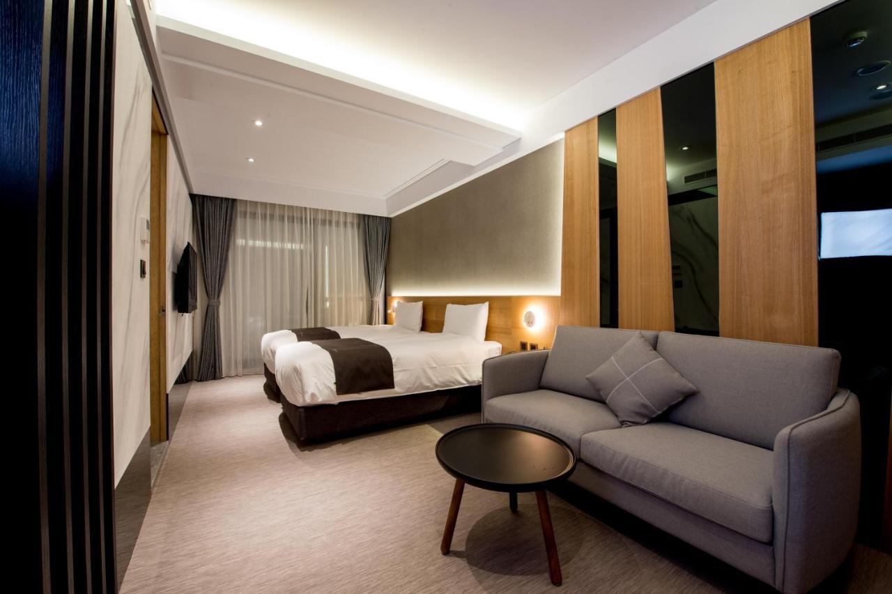 He-Jia Hotel Miaoli Kültér fotó