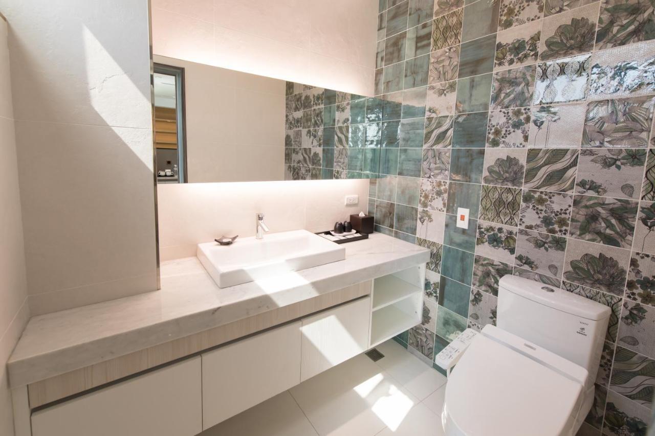 He-Jia Hotel Miaoli Kültér fotó